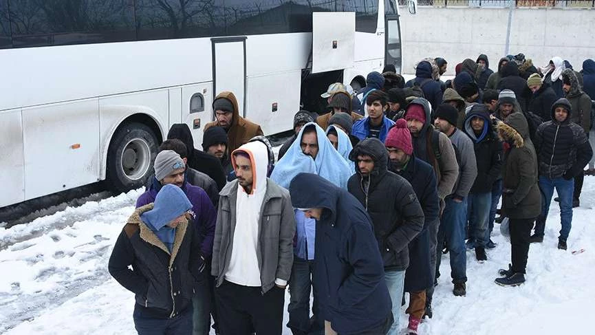 «Οι αχρείοι Έλληνες μας έστειλαν πίσω τους παγωμένους λάθρο», λένε τα τουρκικά ΜΜΕ